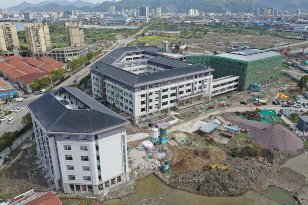 盼盼木門經典案例——臺州黃巖東浦中學項目